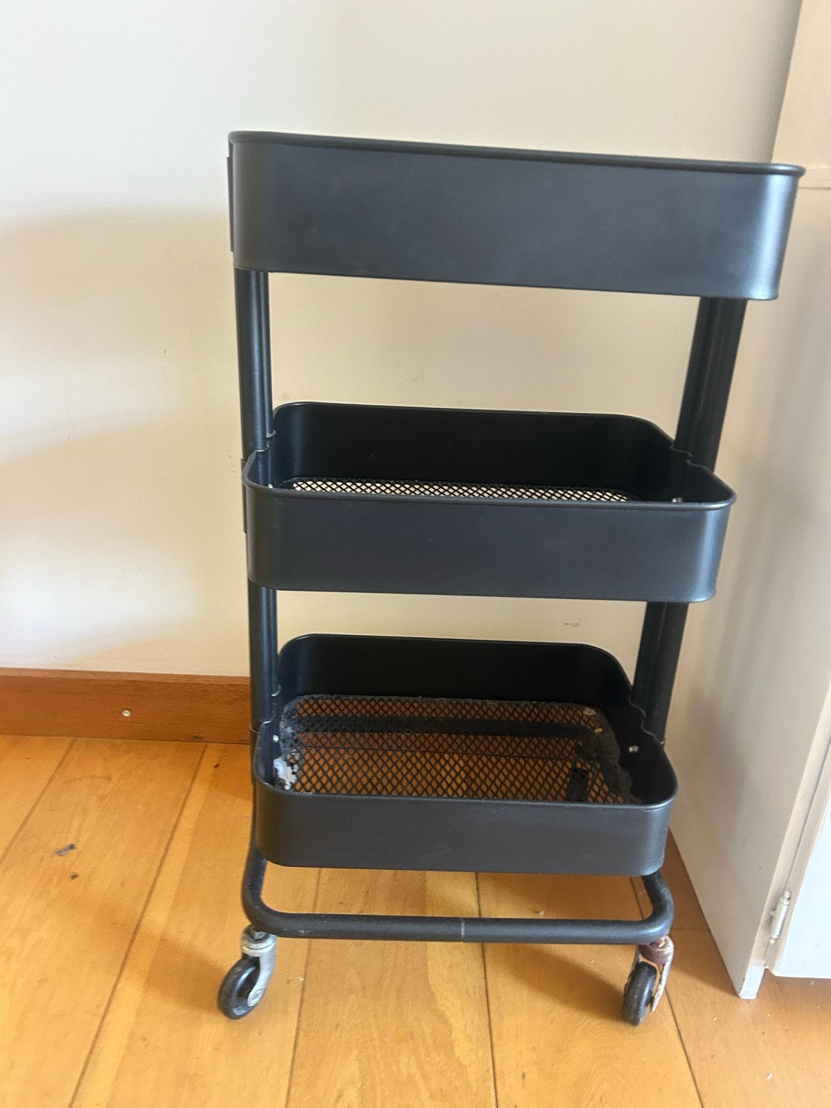 IKEA Zwart metalen roltafel met 3 etages, Ophalen, Zwart, Zo goed als nieuw, Metaal