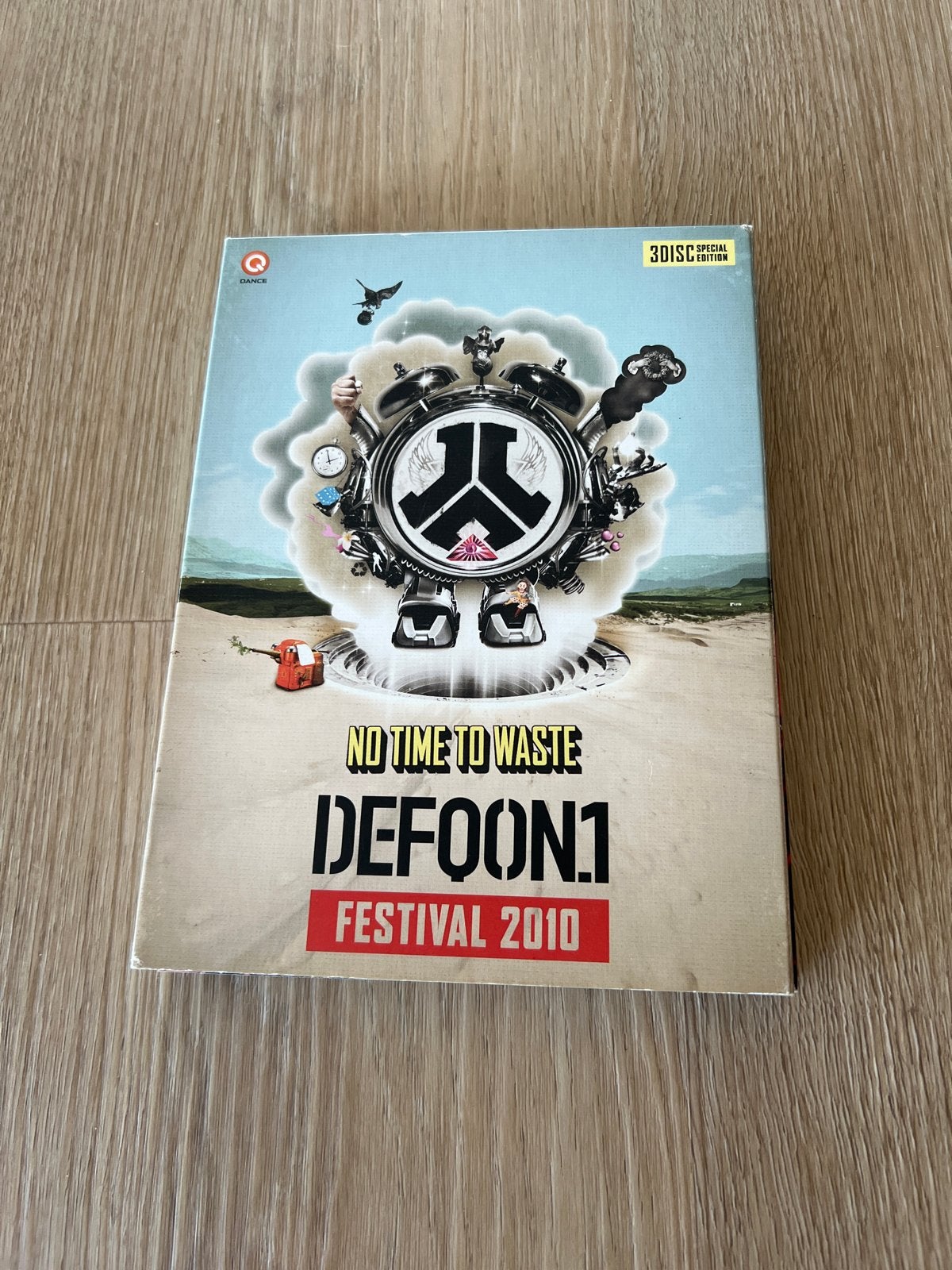 Defqon.1 Festival 2010 - No Time To Waste (3 Disc Special Ed, Cd's en Dvd's, Ophalen of Verzenden, Zo goed als nieuw, Speciale editie