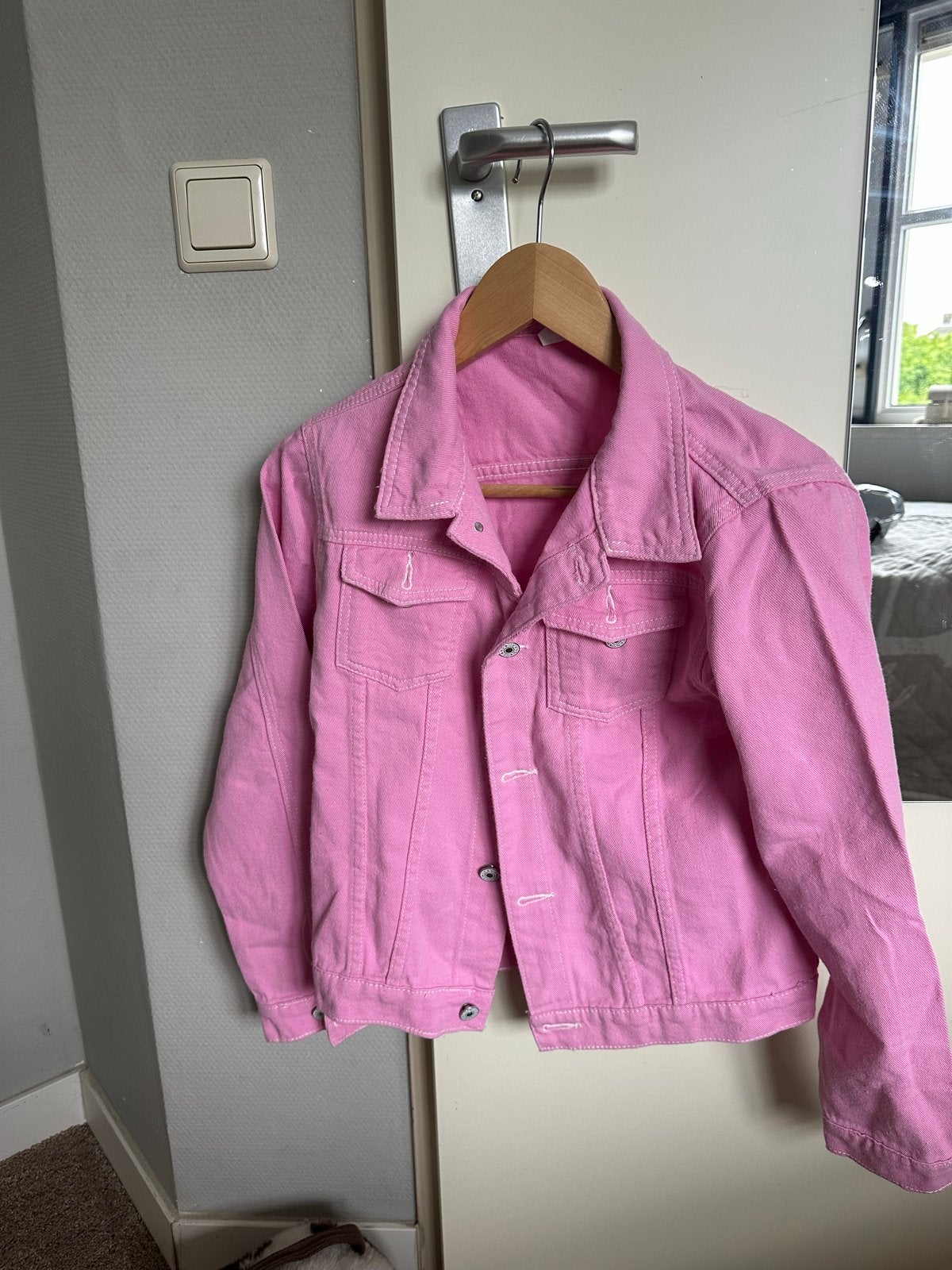 Roze spijkerjasje, Ophalen of Verzenden, Zo goed als nieuw, Maat 38/40 (M), Roze