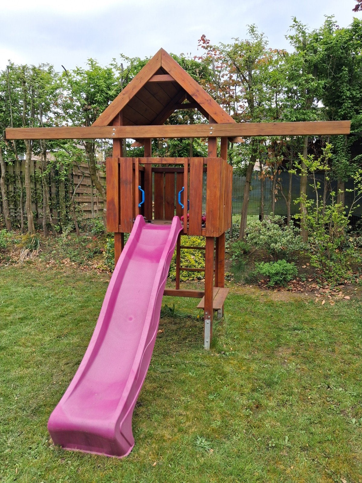 Te koop speelhuis met glijbaan, Kinderen en Baby's, Speelgoed | Buiten | Speeltoestellen, Ophalen, Gebruikt, Schommel