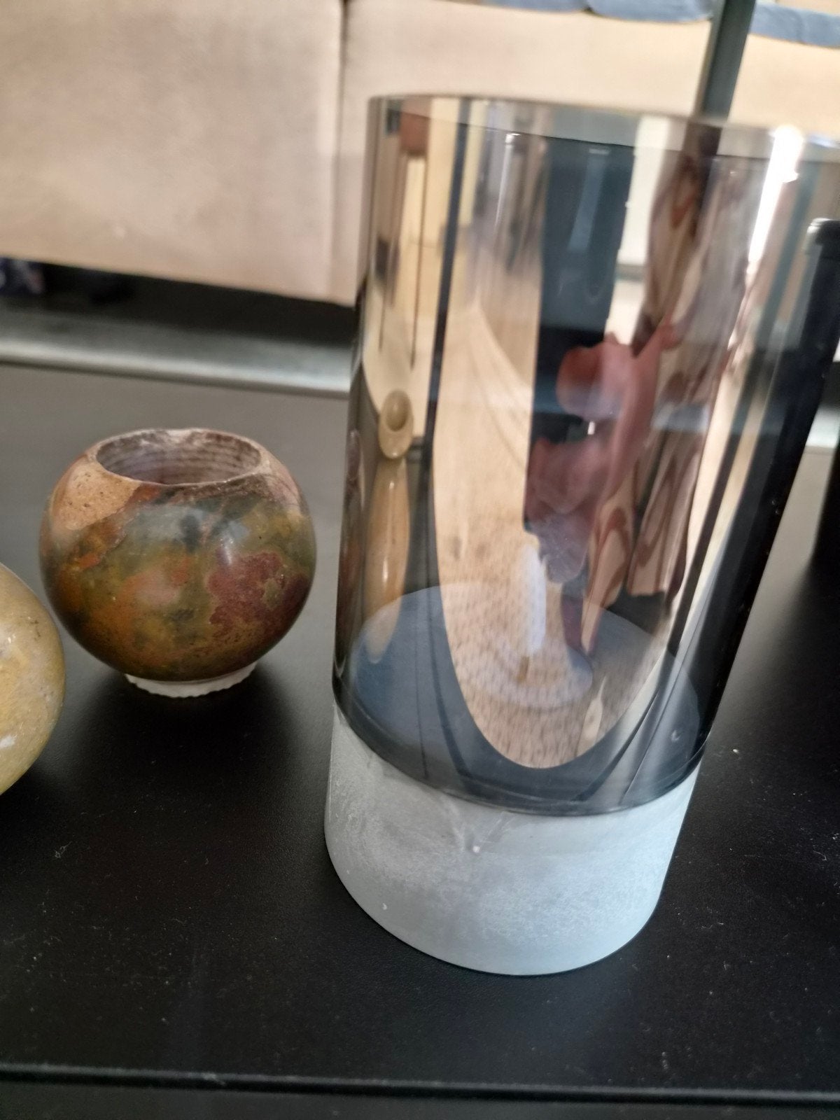 Stijlvolle waxinelichthouder van glas en steen, Waxinelichthouder, Ophalen of Verzenden, Grijs, Glas