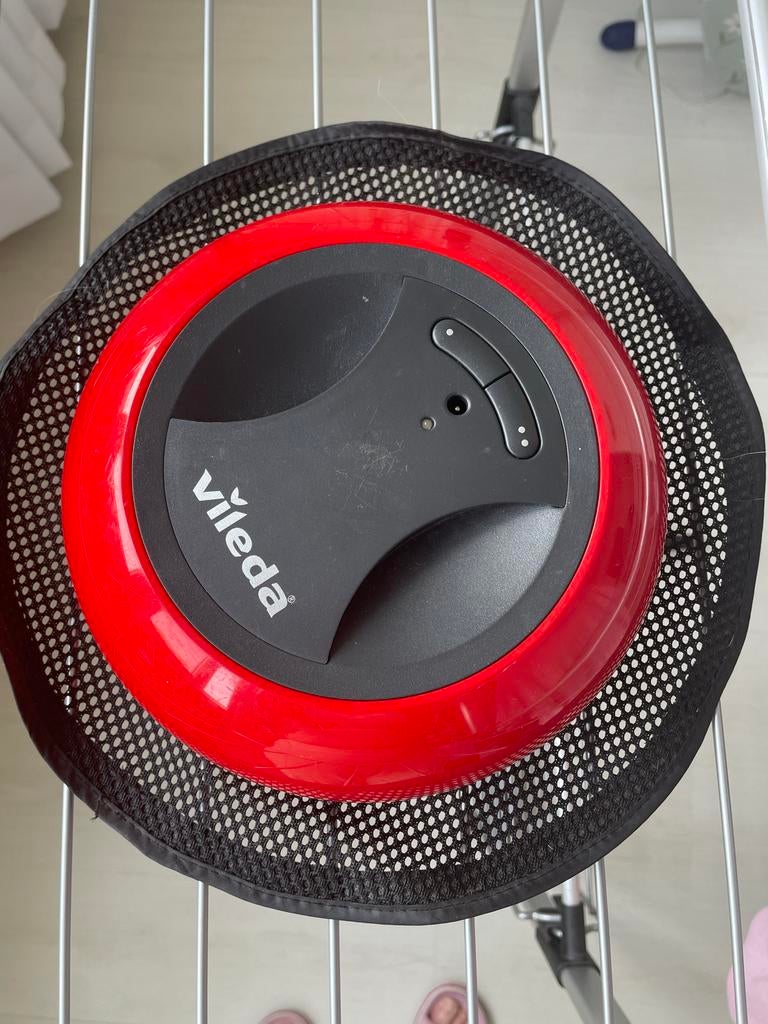 Vileda VR 100 Robotstofzuiger - Rood, Witgoed en Apparatuur, Stofzuigers, Gebruikt, Robotstofzuiger, Minder dan 1200 watt, Reservoir