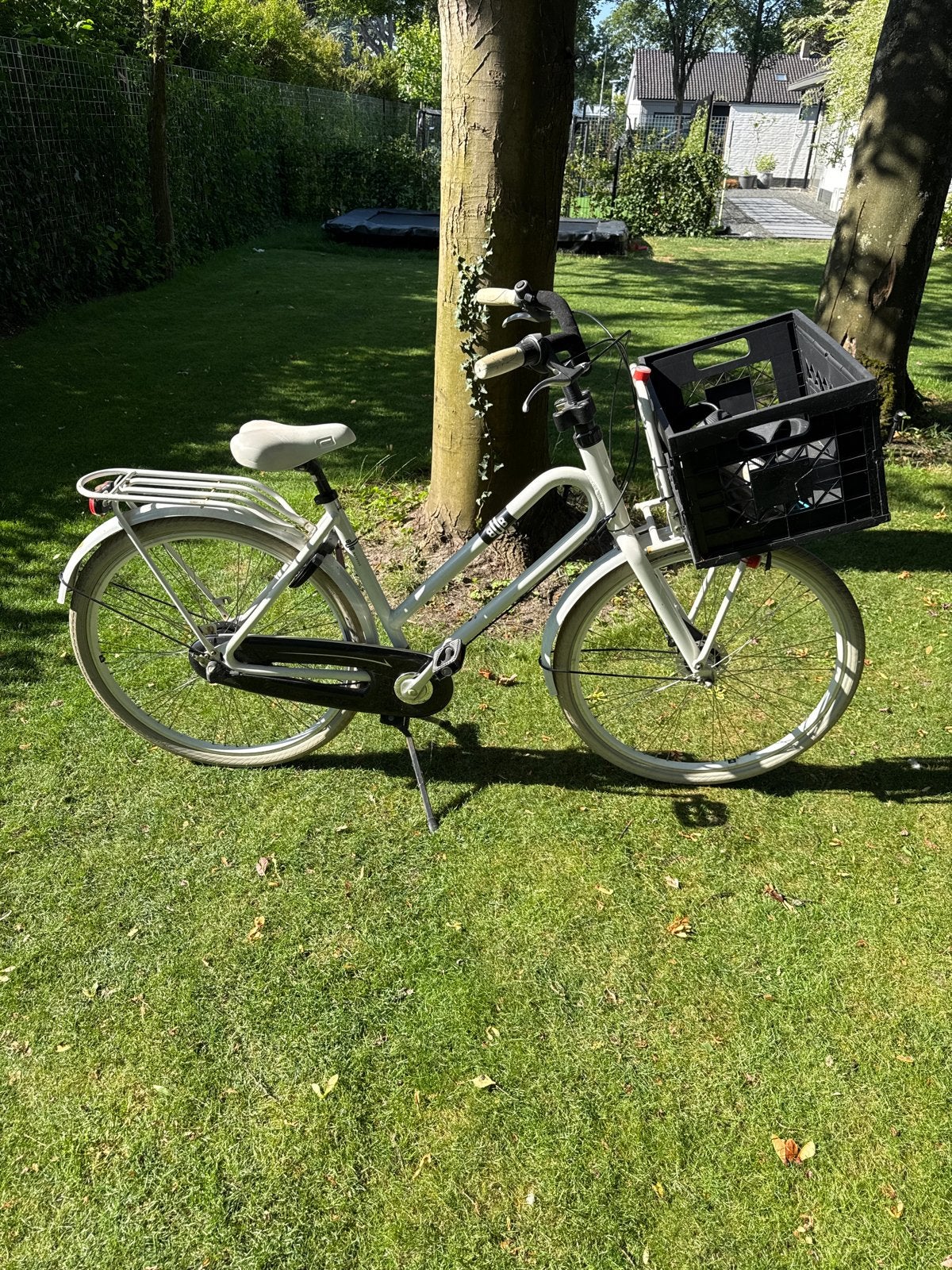 Batavus Damesfiets met mand - Wit, Fietsen en Brommers, Fietsen | Dames | Damesfietsen, Overige merken, Gebruikt, Velgrem, Versnellingen