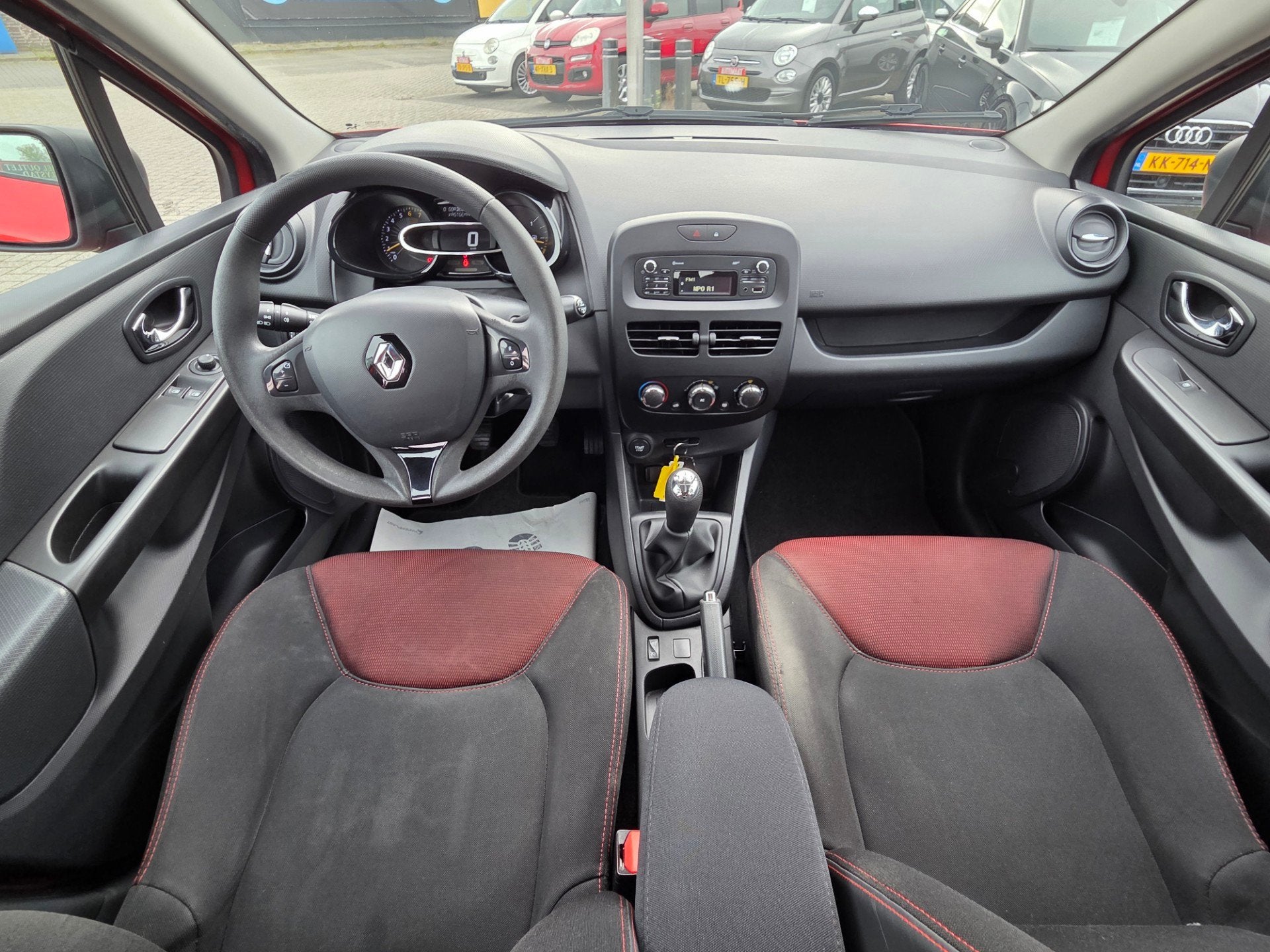 Renault Clio 0.9 TCe COMPLEET ONDERHOUD, Auto's, Voorwielaandrijving, 540 kg, Electronic Stability Program (ESP), Origineel Nederlands