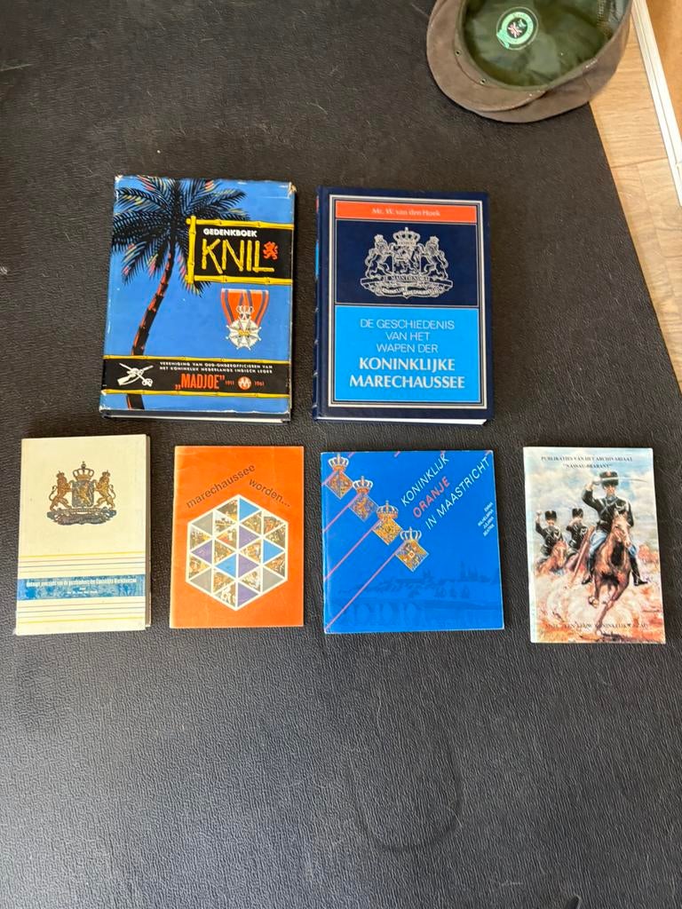 (1) oude boeken Koninklijke Marechaussee & KNIL historie, Boeken, Ophalen of Verzenden, Zo goed als nieuw