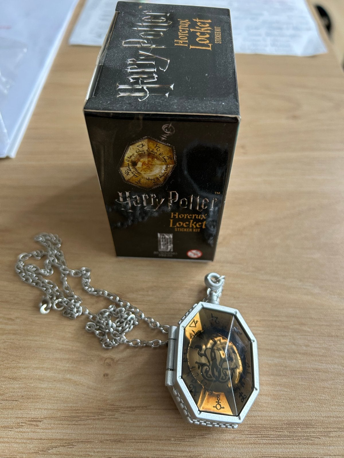 Harry Potter Gruzie Horcrux Medaillon - Nieuw, Verzamelen, Ophalen of Verzenden, Nieuw, Replica