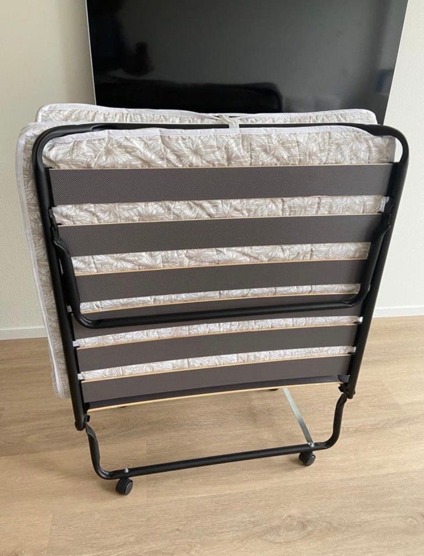 Verrijdbaar logeerbed / opklapbed met matras en hoes, Huis en Inrichting, Slaapkamer | Bedden, Ophalen, Eenpersoons, Zwart, Nieuw