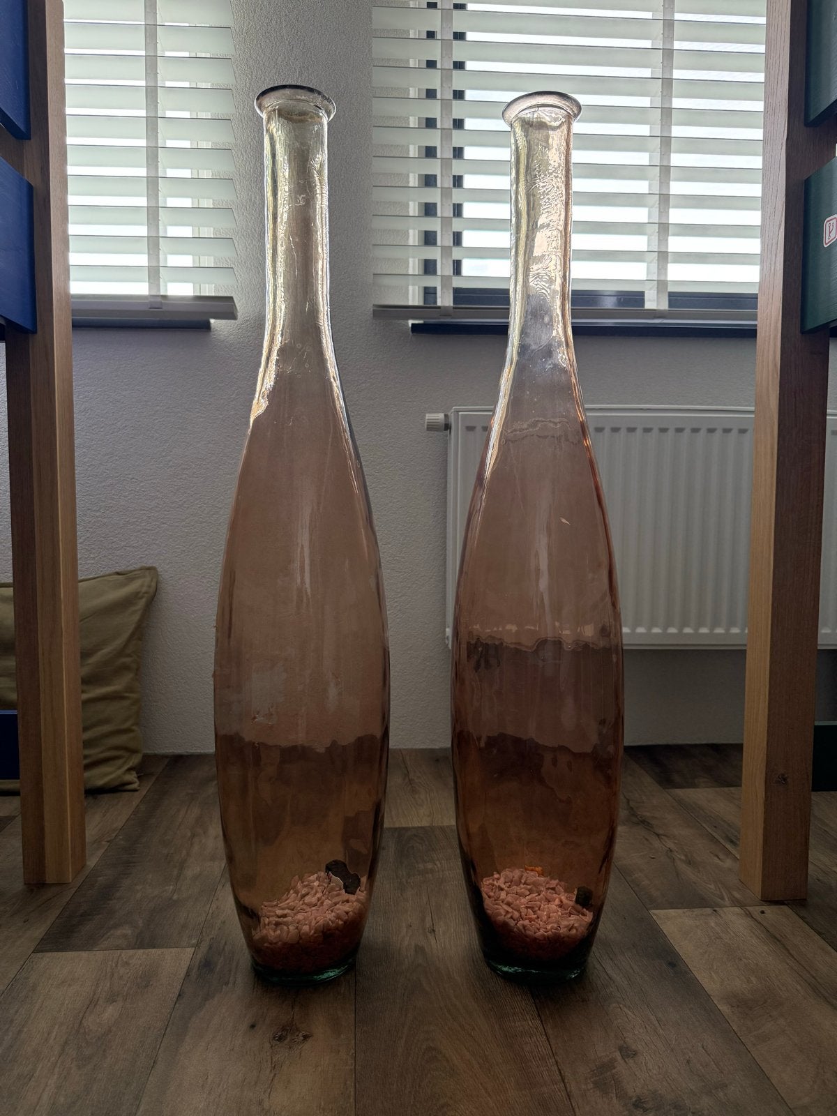 Set van 2 roze decoratieve vazen van 1 meter hoog, Ophalen, Gebruikt, Inclusief decoratie, Glas