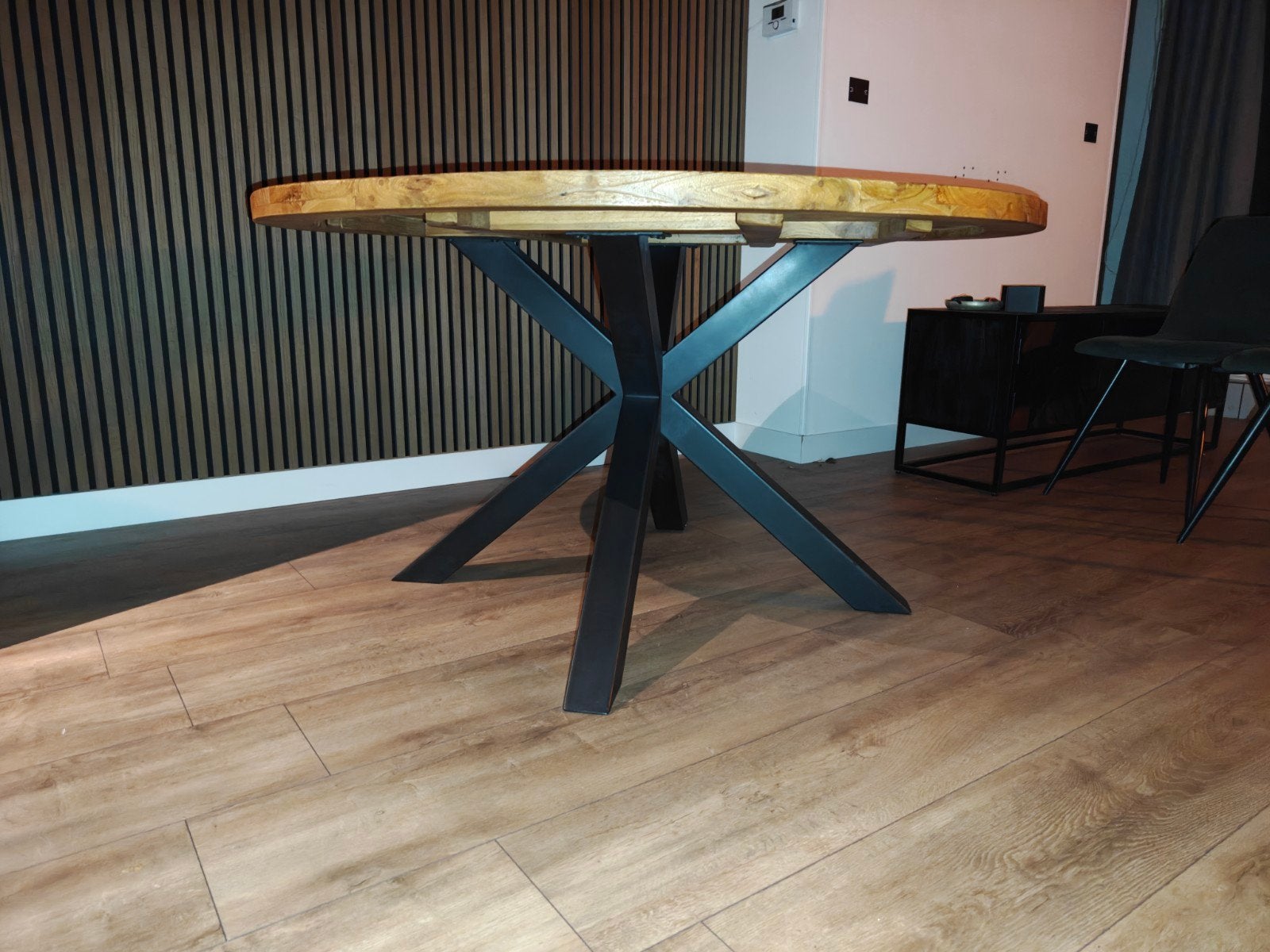 Ronde eettafel met metalen spinpoot - Eikenhout, Modern, Industrieel, Rond, Ophalen of Verzenden, Zo goed als nieuw