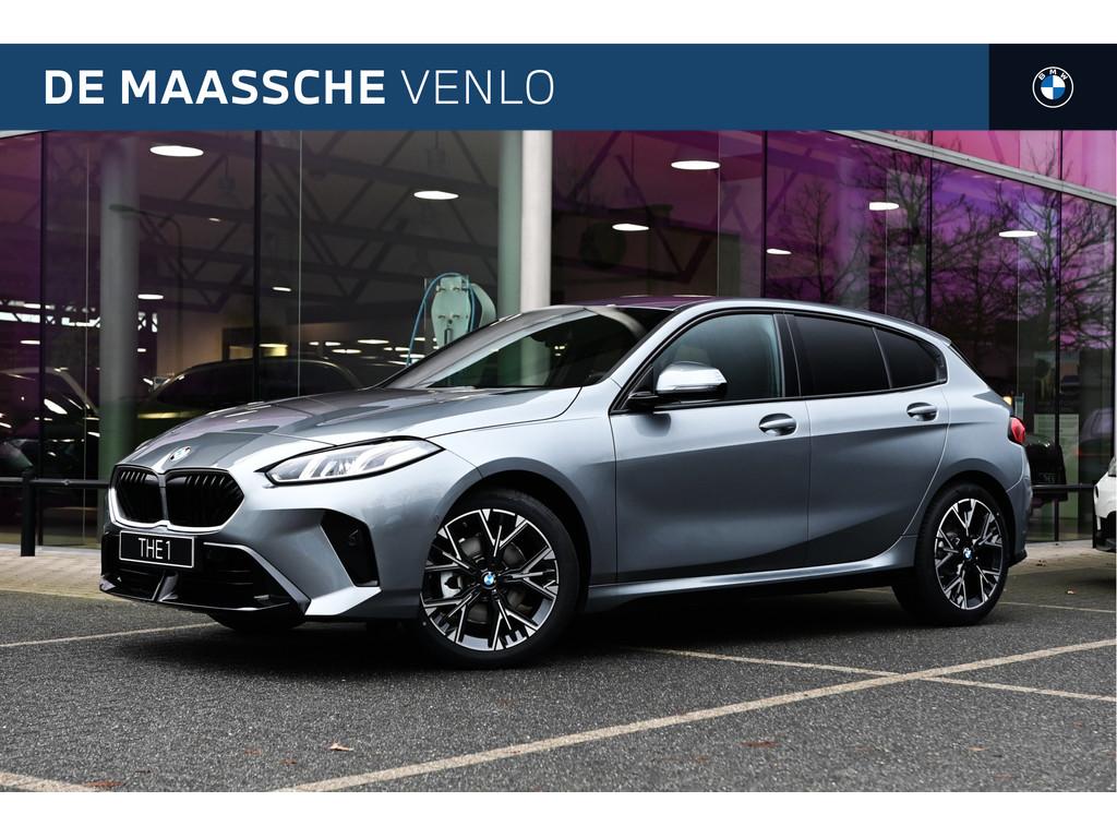 BMW 1 Serie 120 M Sport Automaat / Sportstoelen / Achteruitr, Zwart, 156 pk, Bedrijf, 3 cilinders
