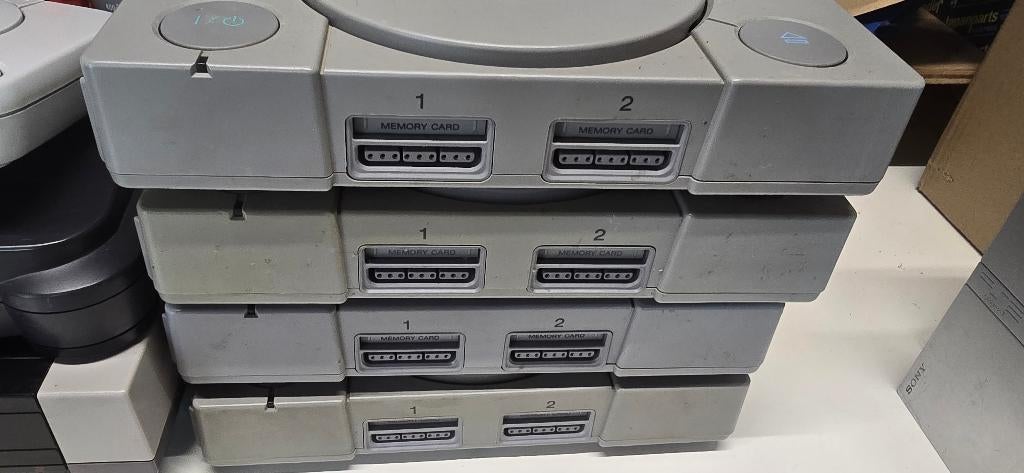 4x playstation 1 console's verdere werking niet bekend, Ophalen, Gebruikt, Zonder controller