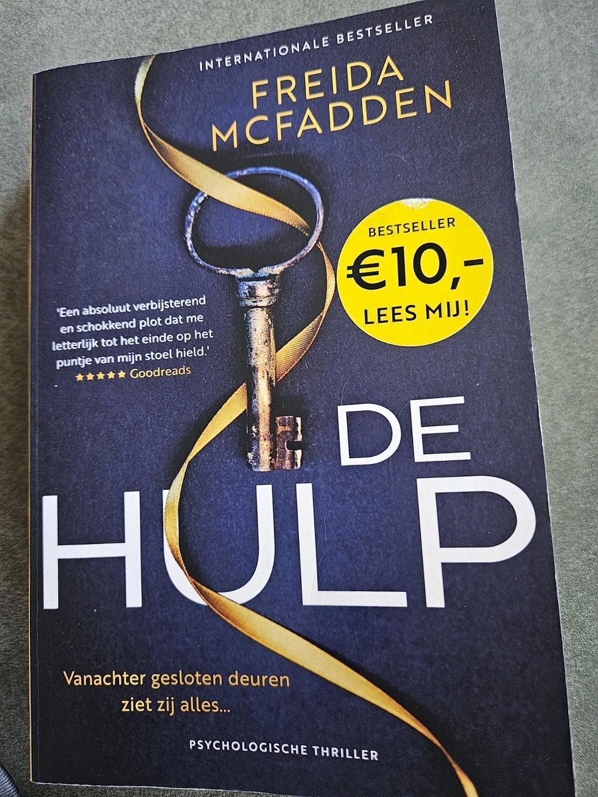 Freida McFadden - De hulp, Ophalen of Verzenden, Zo goed als nieuw, Freida McFadden