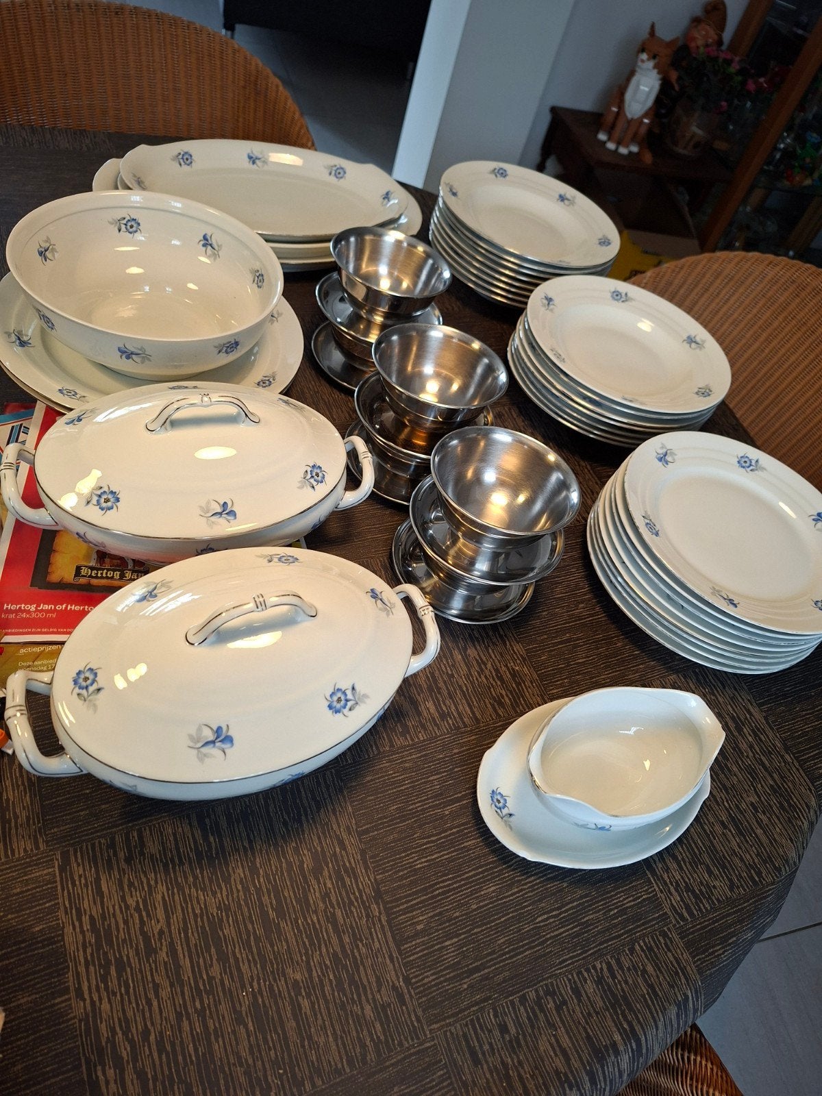 Uitgebreid servies met blauw bloemmotief en zilveren rand, Ophalen, Gebruikt, Klassiek, Porselein