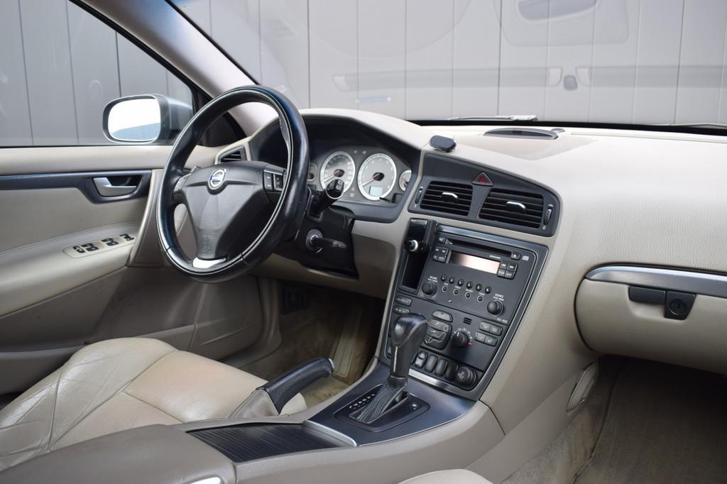 Volvo V70 2.0T Automaat Edition Sport Xenon | Beige Leder |, Auto's, Gebruikt, 179 pk, Automatische klimaatregeling, 1600 kg
