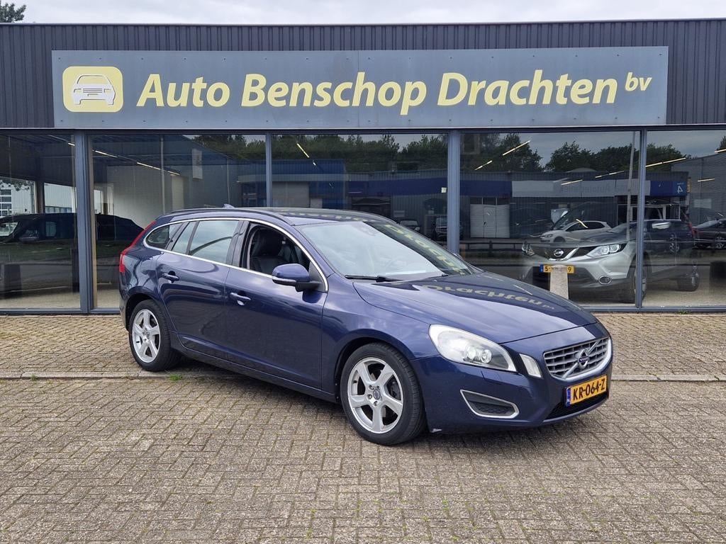Volvo V60 Sum 5 Cil 163pk Aut6 Xenon EL.Stoel nwe driem leer, Euro 5, Zwart, 1984 cc, Blauw