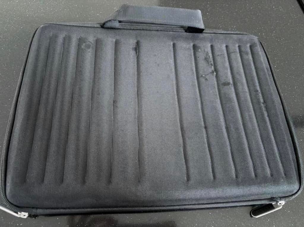 Case Logic laptophoes voor 13.3 inch laptop, Computers en Software, Laptophoezen, Zo goed als nieuw, 13 inch, Ophalen of Verzenden