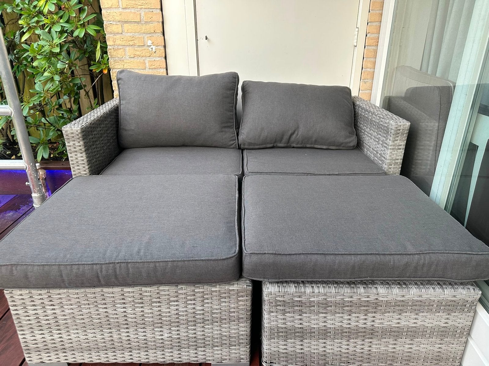 Comfortabele loungebank voor buiten met kussens, Ophalen, Kunststof, Gebruikt, 150 tot 200 cm