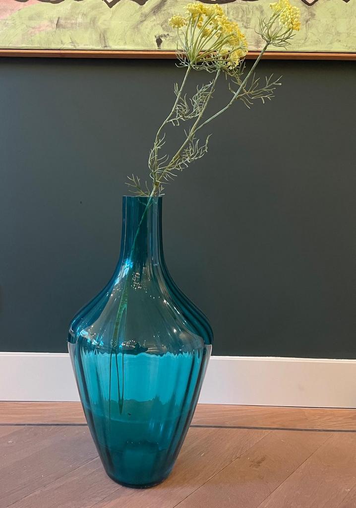 Grote turquoise glazen vaas met ribbels, Huis en Inrichting, Woonaccessoires | Vazen, Ophalen, Overige kleuren, Glas, Minder dan 50 cm