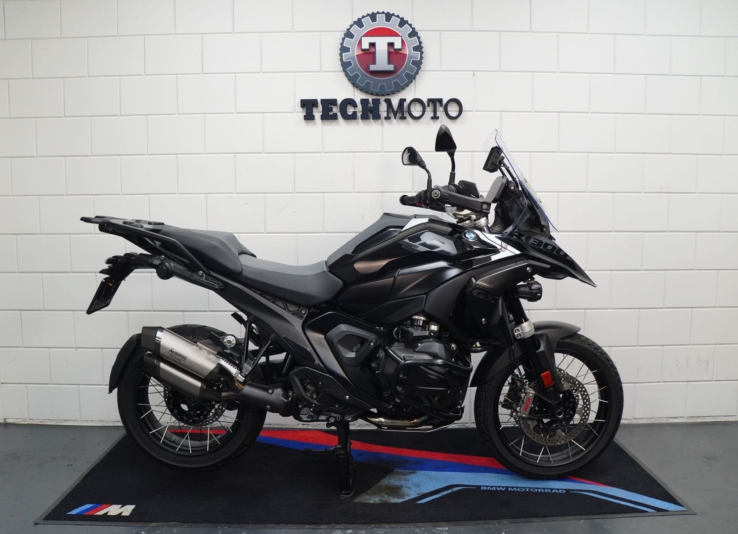 BMW R 1300 GS TRIPLE BLACK 2024 Rijhoogte Verstralers Akra !, Motoren, 2 cilinders, Bedrijf, Onbekend, Overig