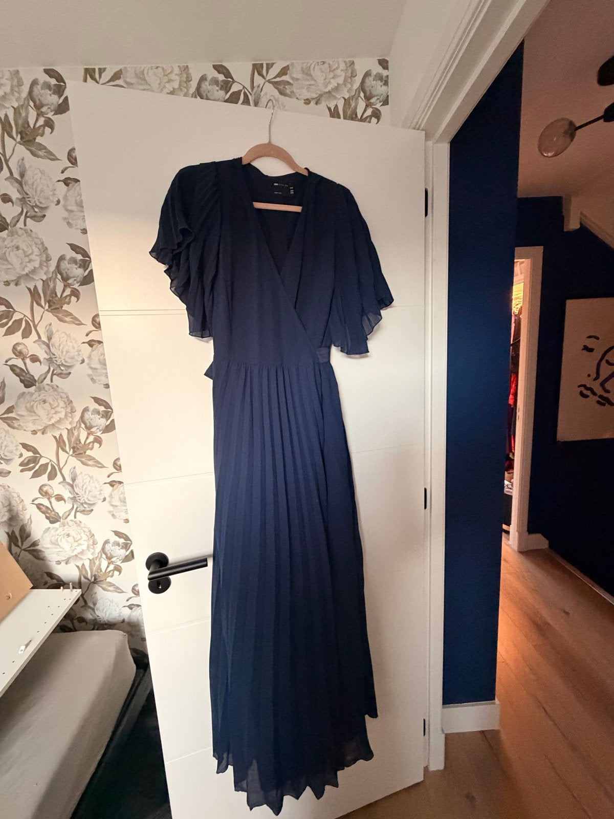ASOS maat 46 -  maxi wrap / wikkeljurk met plooien, Kleding | Dames, Blauw, Maat 46/48 (XL) of groter, Ophalen of Verzenden, Zo goed als nieuw