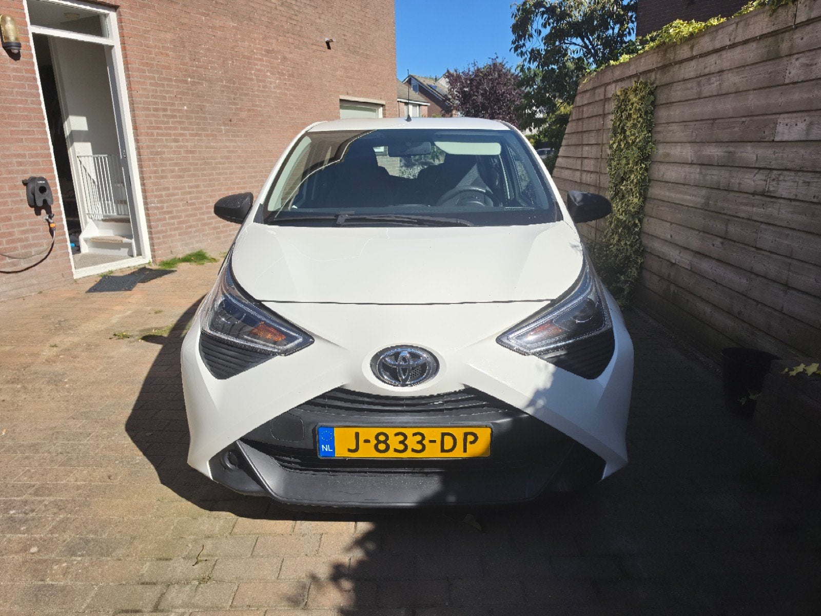 LEASE TER OVERNAME: Toyota Aygo 1.0 Vvt-i 72pk 5D 2020 Wit, Voorwielaandrijving, 4 stoelen, Wit, Origineel Nederlands