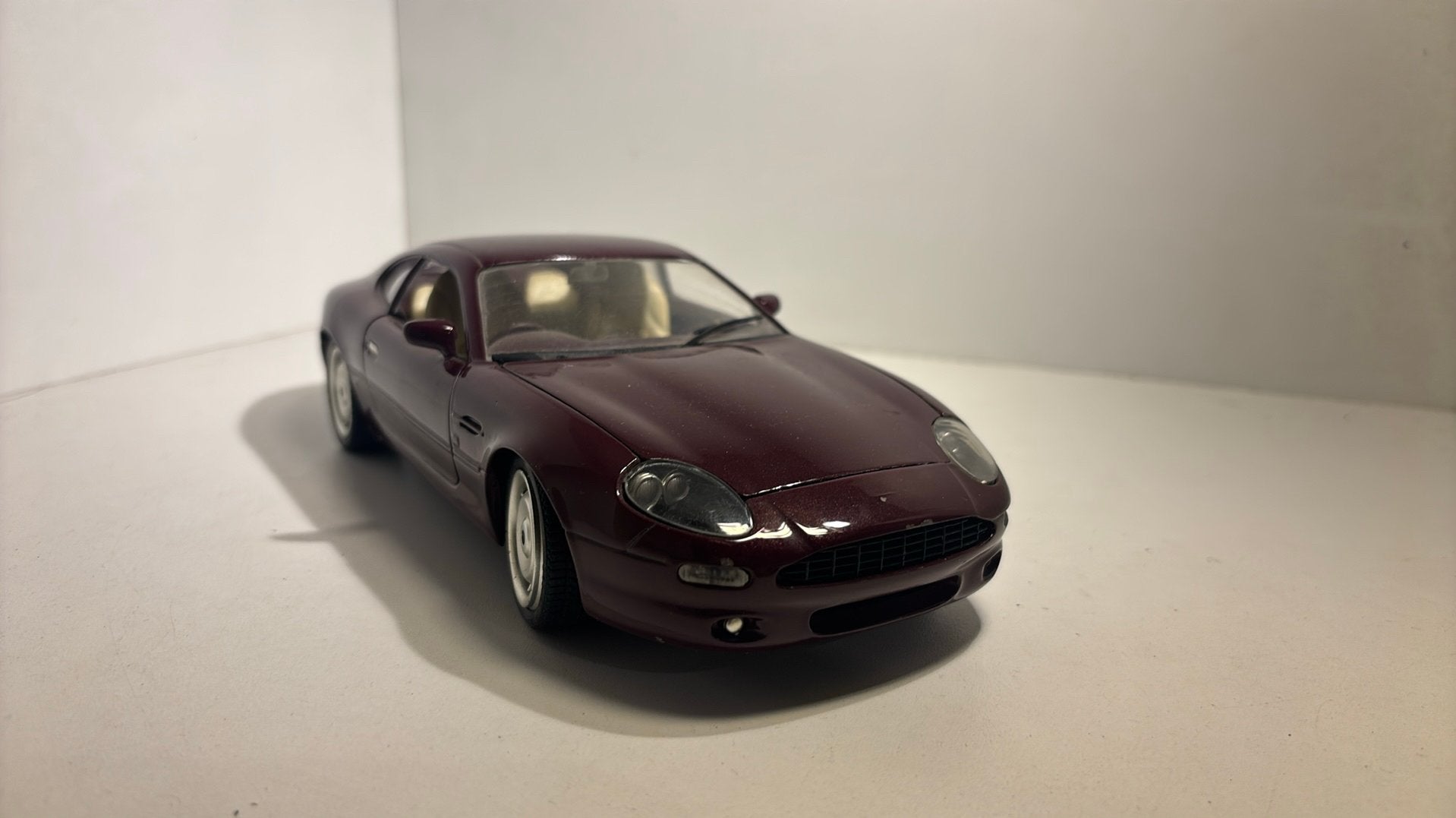 Aston martin db7 guiloy 1.18, Hobby en Vrije tijd, Modelauto's | 1:18, Overige merken, Ophalen of Verzenden, A, A