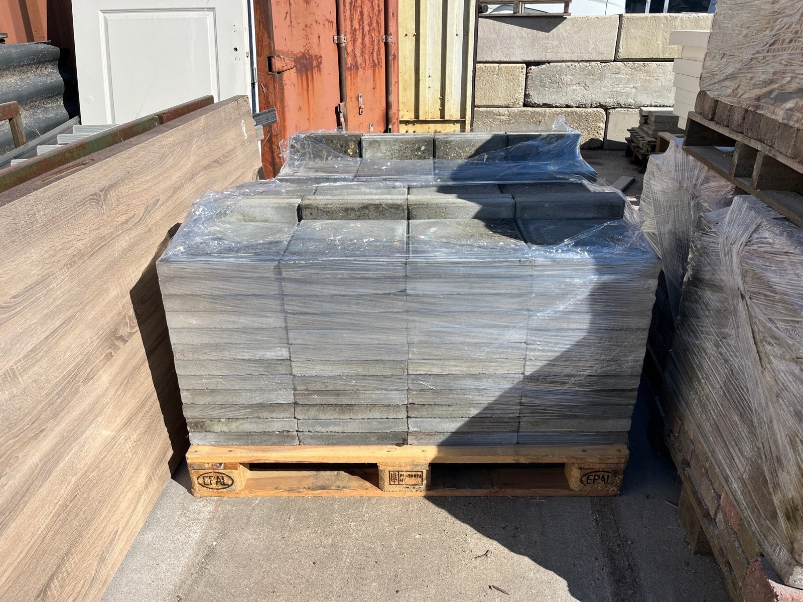 Stoeptegels 224 - Gebruikte betontegels voor terras/pad, Tuin en Terras, Ophalen, Gebruikt, 10 m² of meer, Beton
