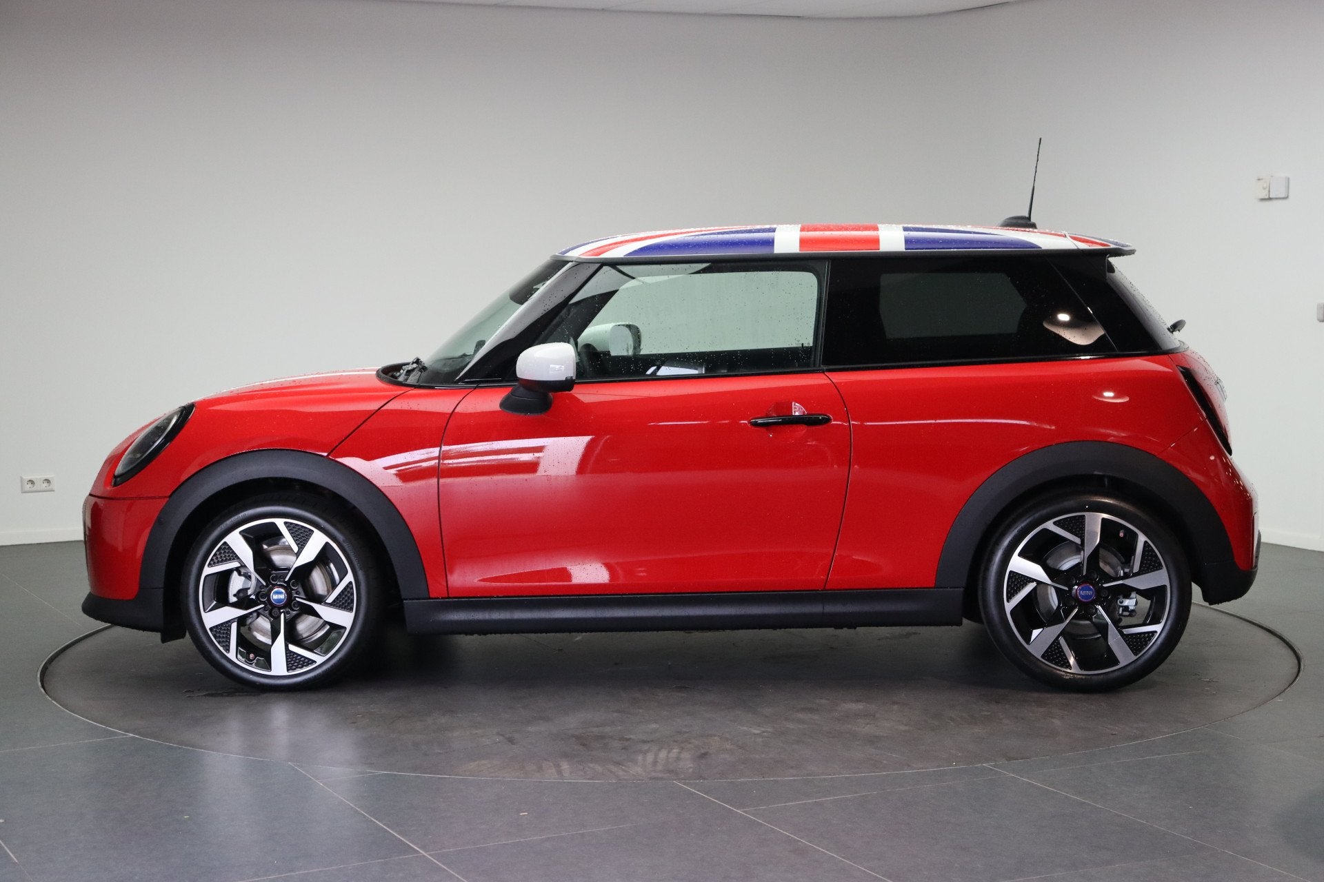 MINI Hatchback Cooper C Oxford Automaat / Head-Up / Comfort, Dealer onderhouden, Stof, Zwart, 156 pk