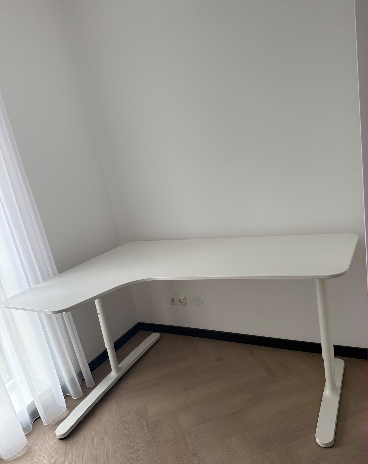 IKEA BEKANT hoekbureau 160x110 wit zo goed als nieuw, Huis en Inrichting, Ophalen, 160 cm, Hoekbureau, In hoogte verstelbaar