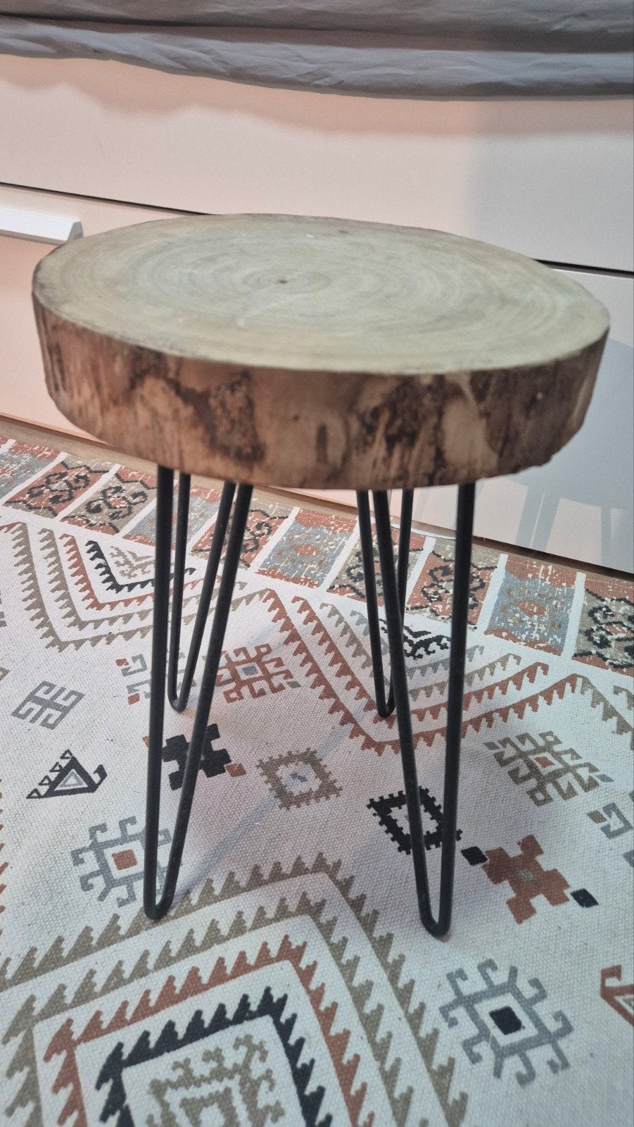 Boomstam bijzettafel of plantenstandaart  met metalen poten, Ophalen, Minder dan 45 cm, Rond, Zo goed als nieuw
