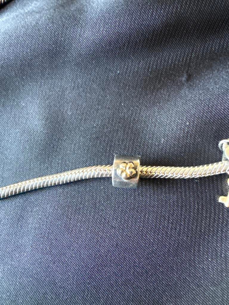 Pandora bedel clip zilver met gouden bloem, Gebruikt, Pandora, Ophalen of Verzenden, 1 bedel