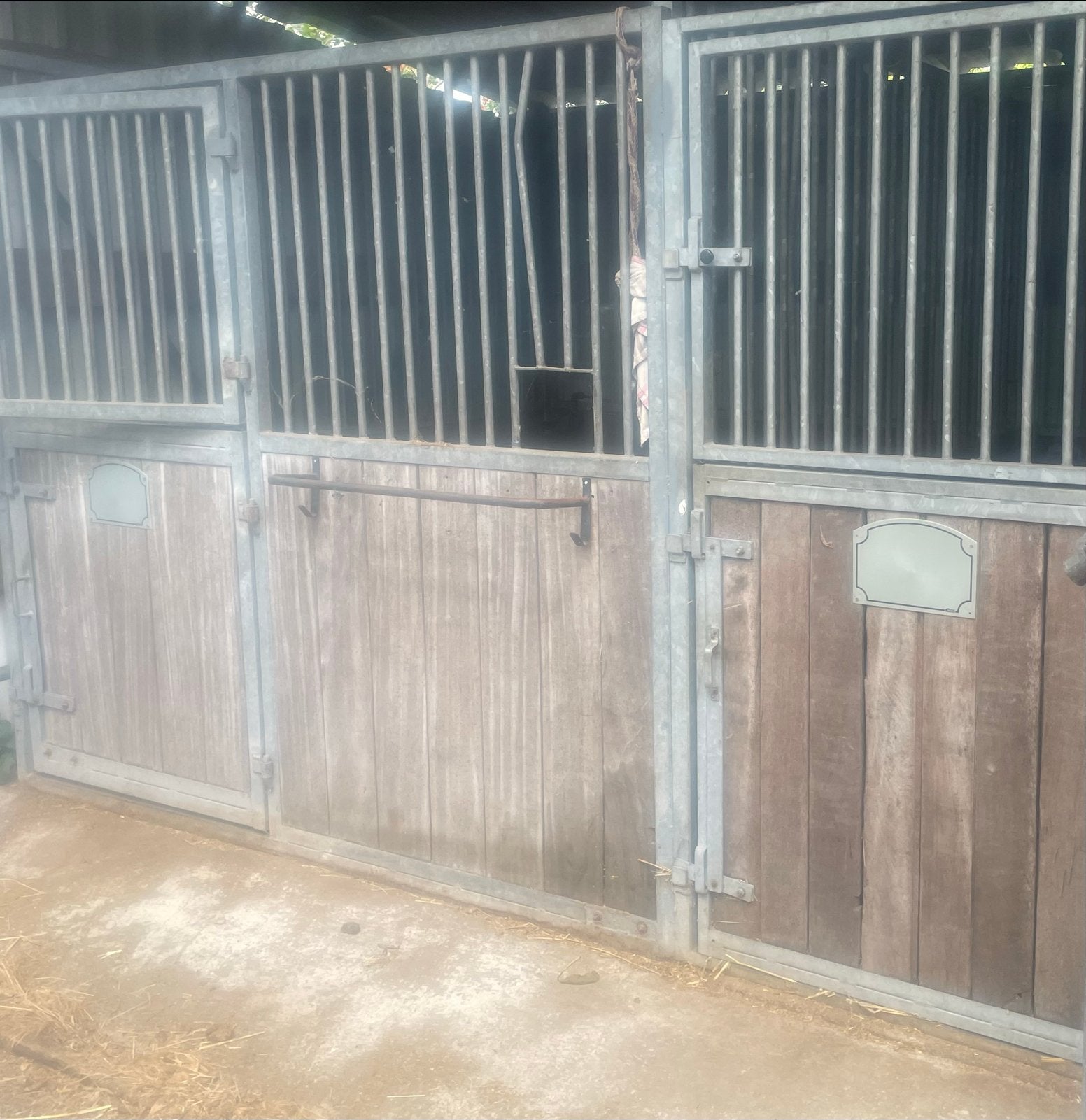 Stalling paarden pony’s met weidegang en paddock, Dieren en Toebehoren, Stalling, 4 paarden of pony's of meer