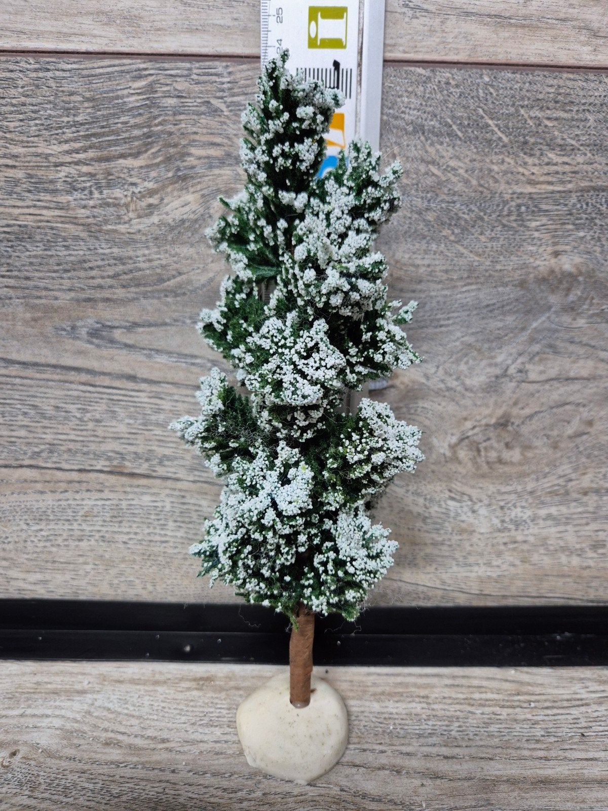 kerstdorp mooie aparte boom kersthuisjes, Diversen, Kerst, Ophalen of Verzenden, Zo goed als nieuw