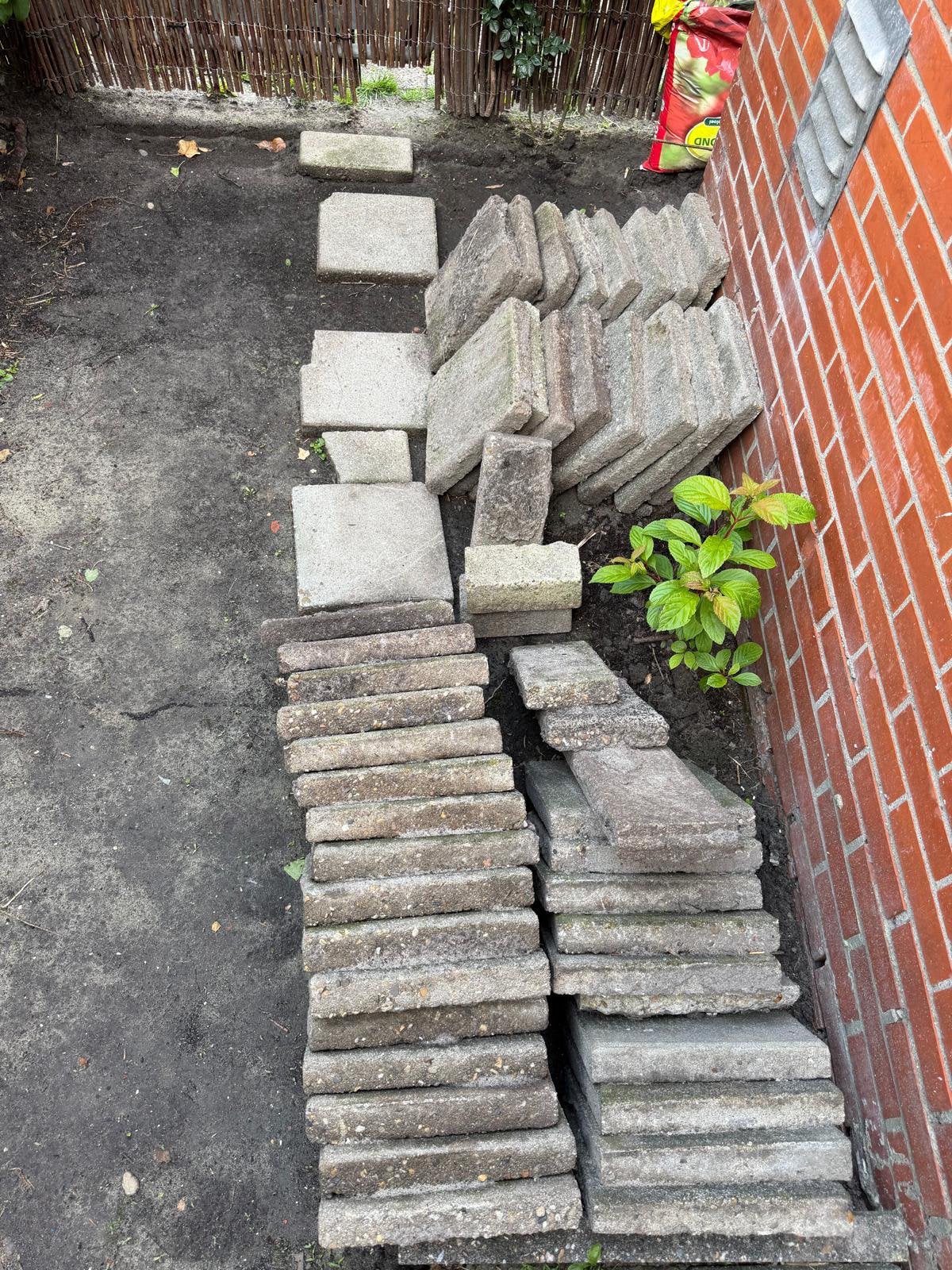 Gratis grijze tuintegels ruim 17 stuks, Ophalen, Zo goed als nieuw, Beton, Terrastegels