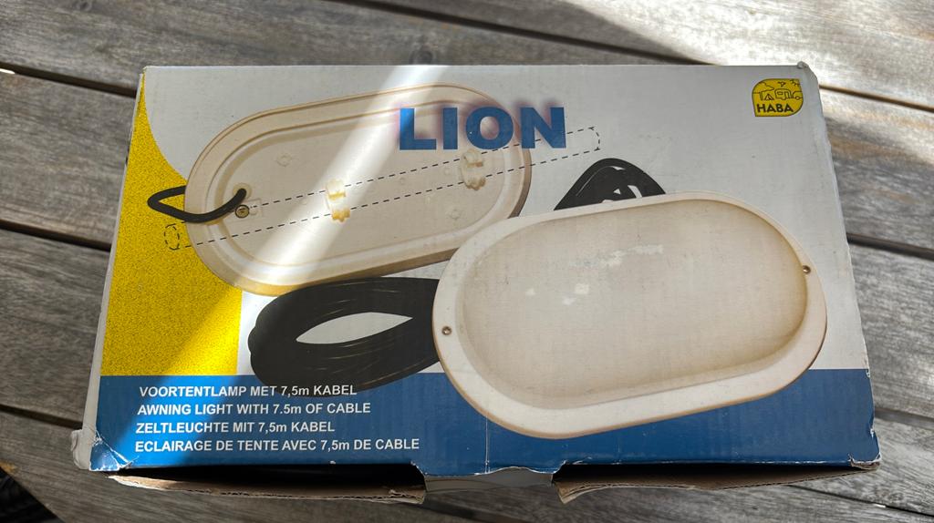 Lion voortentlamp, Ophalen of Verzenden, Zo goed als nieuw
