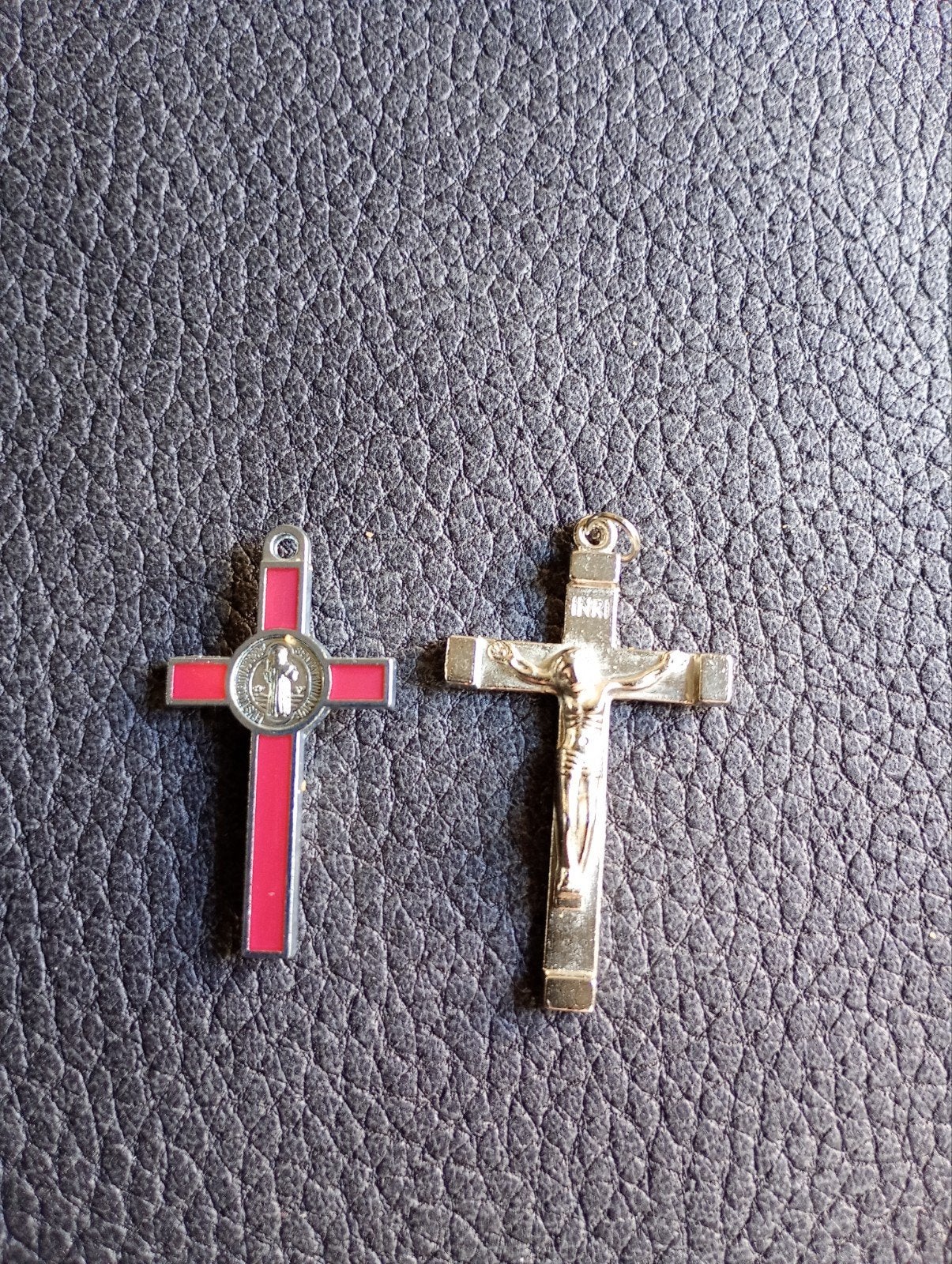 Twee Kruisjes Hangers - Religieuze Sieraden, Sieraden, Tassen en Uiterlijk, Kettinghangers, Overige materialen, Gebruikt, Ophalen of Verzenden