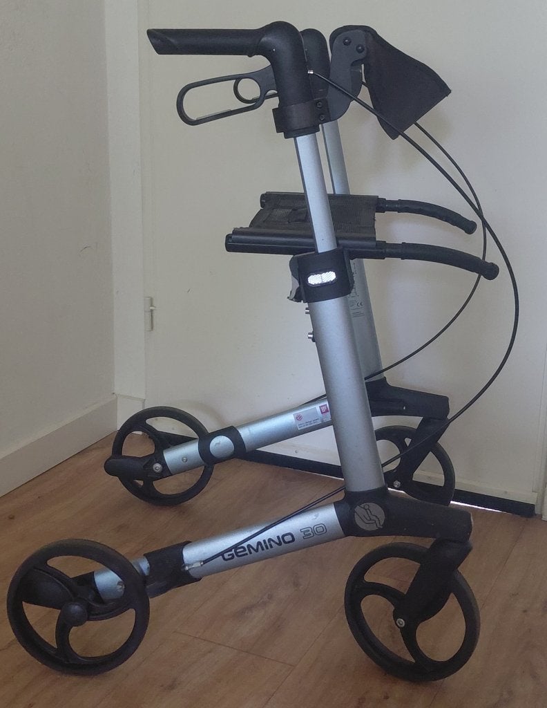Rollator Gemino 30  + Rugsteun + Stevig Dienblad  ( 7.2 kg ), Ophalen of Verzenden, Opvouwbaar, Gebruikt