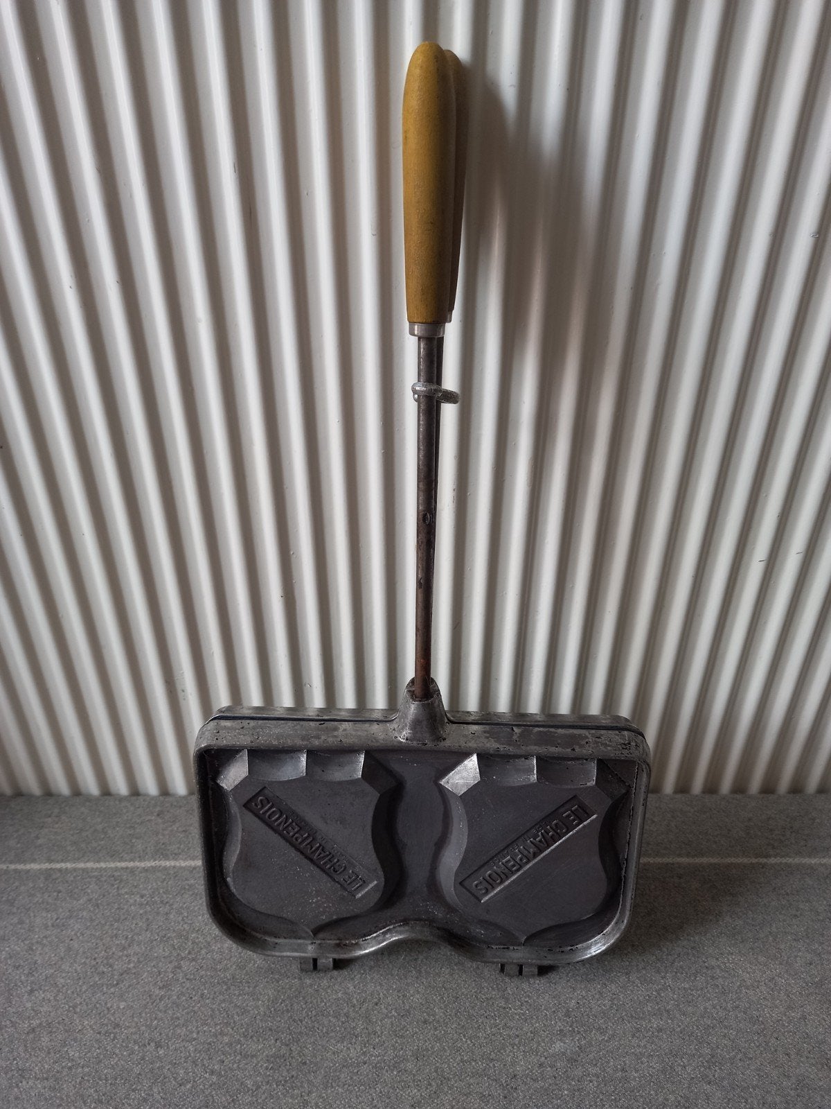 Vintage Le Champenois tosti-ijzer met geel handvat, Antiek en Kunst, Ophalen of Verzenden