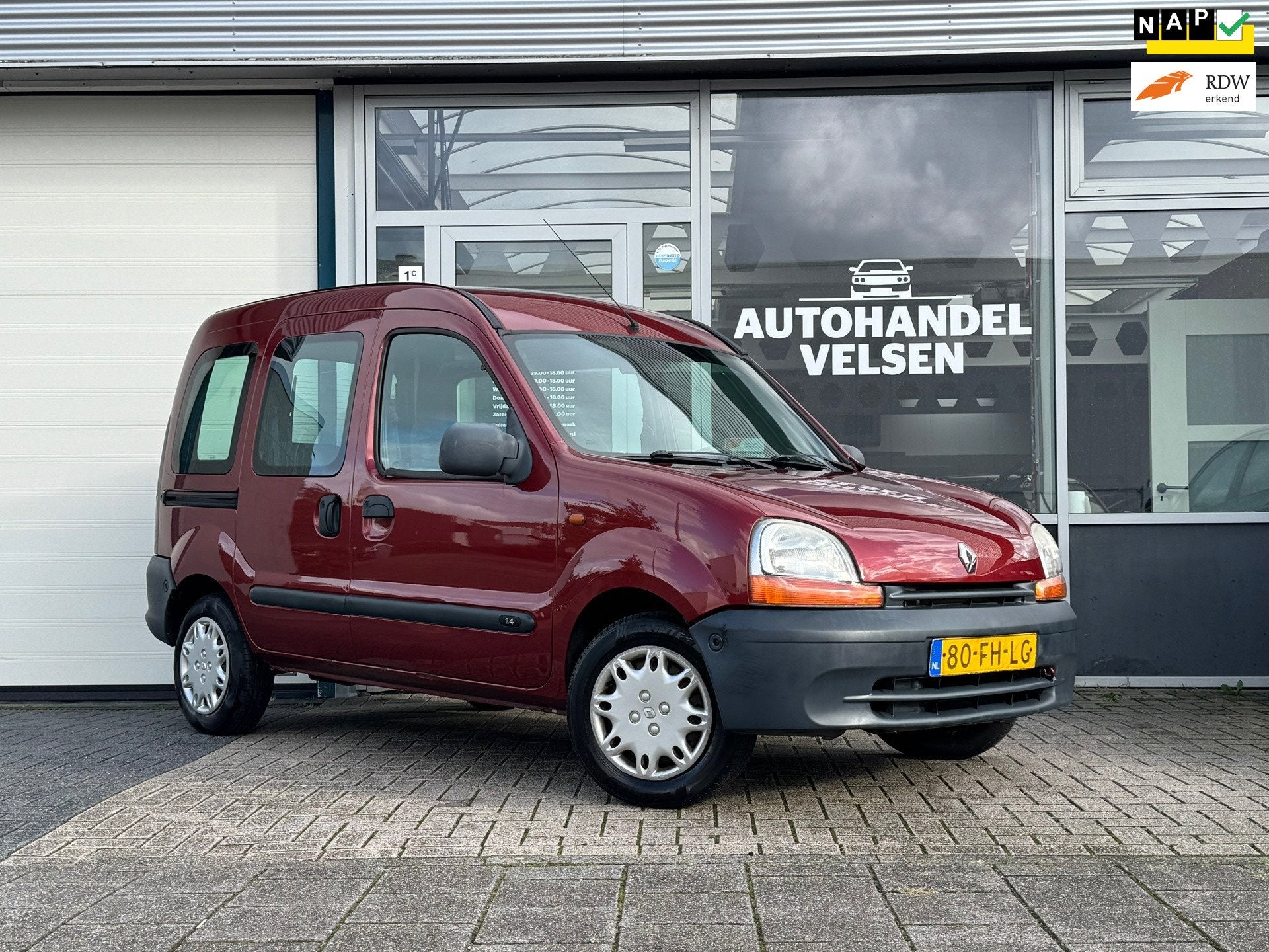 Renault Kangoo 1.4 RN Automaat Rolstoelauto, Auto's, Renault, Gebruikt, 4 cilinders, 49 €/maand, Origineel Nederlands