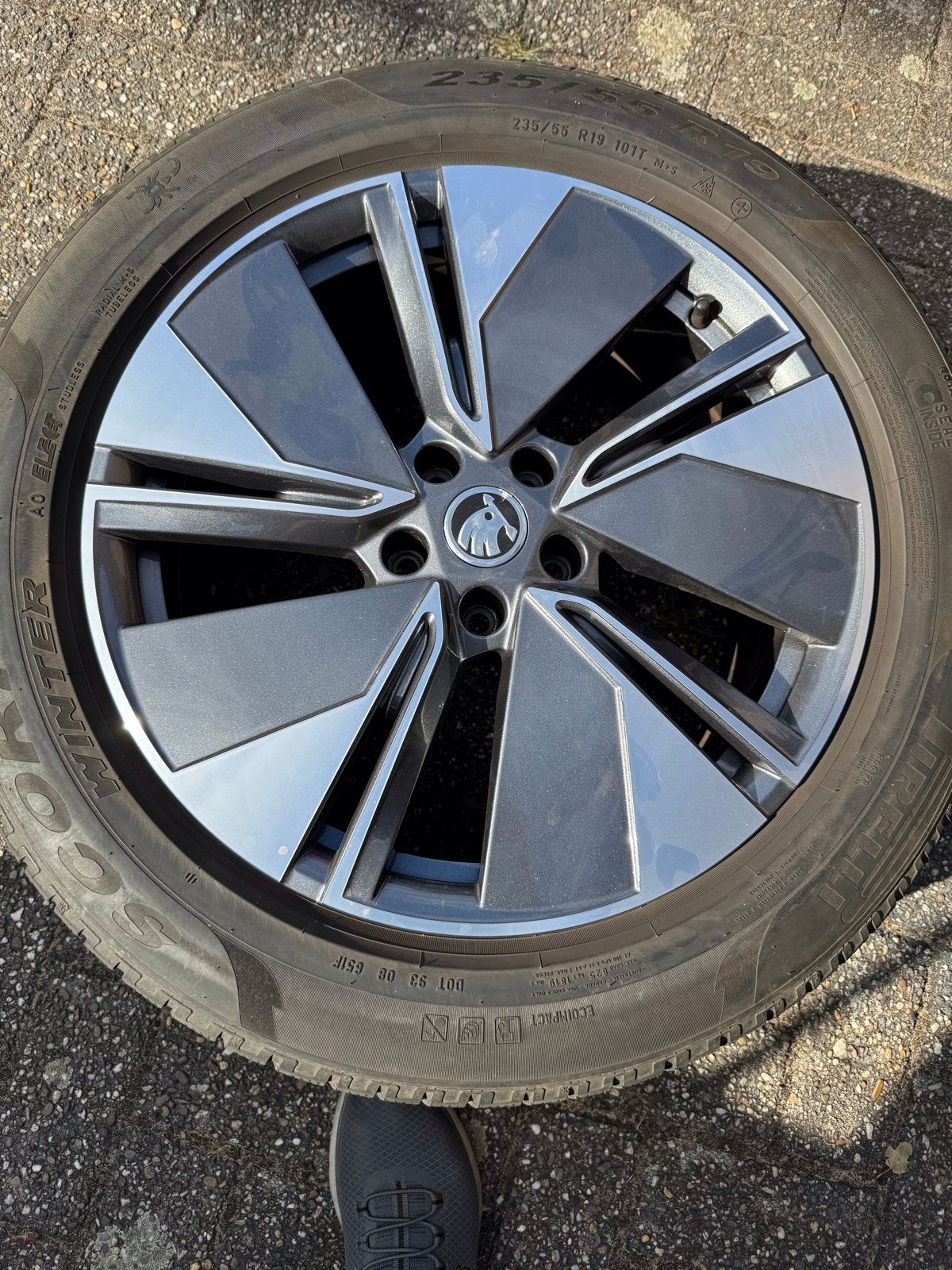 Originele Skoda Enyaq iV winterbanden set (lichtmetaal), Auto-onderdelen, Banden en Velgen, Gebruikt, Banden en Velgen, Winterbanden