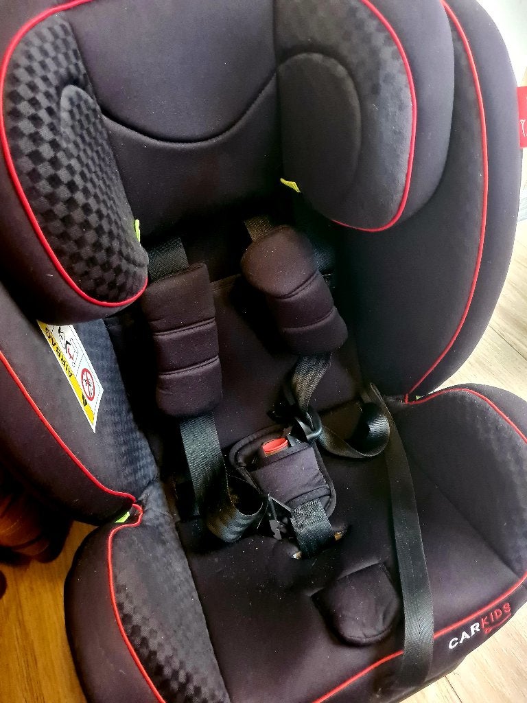 CARKIDS Autostoel Zwart/Rood - weinig gebruikt., Gebruikt, Verstelbare rugleuning, 9 t/m 36 kg, Isofix