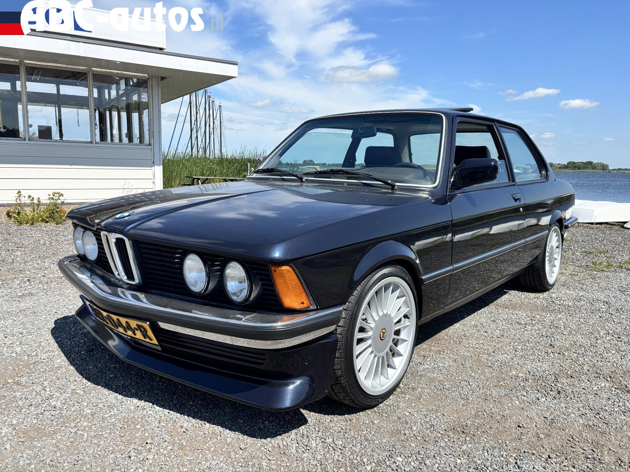 BMW 3-serie 323i E21 5-handbak/oldtimer, Zwart, 143 pk, Blauw, Bedrijf