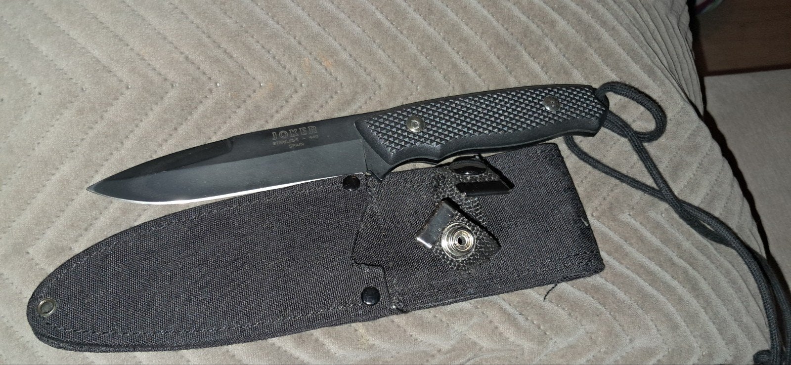Joker Bushcraft Mes met Schede - Zo goed als nieuw, Ophalen of Verzenden