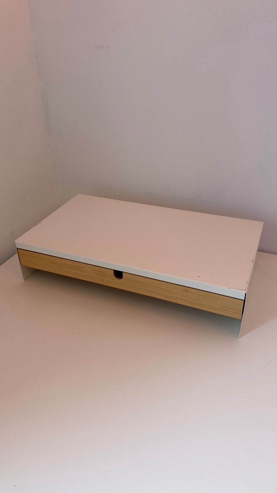 SPOED - IKEA monitorstandaard + lade - wit/bamboe (2 stuks), Ophalen, Gebruikt, Wit