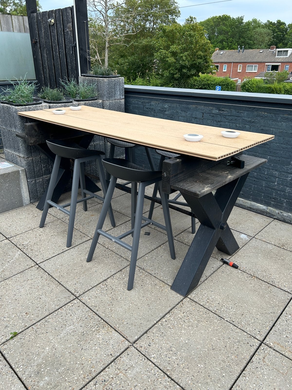 Set van 4 barkrukken en bartafel, Tuin en Terras, Tuinsets en Loungesets, Ophalen, 4 zitplaatsen, Kunststof, Eettafel