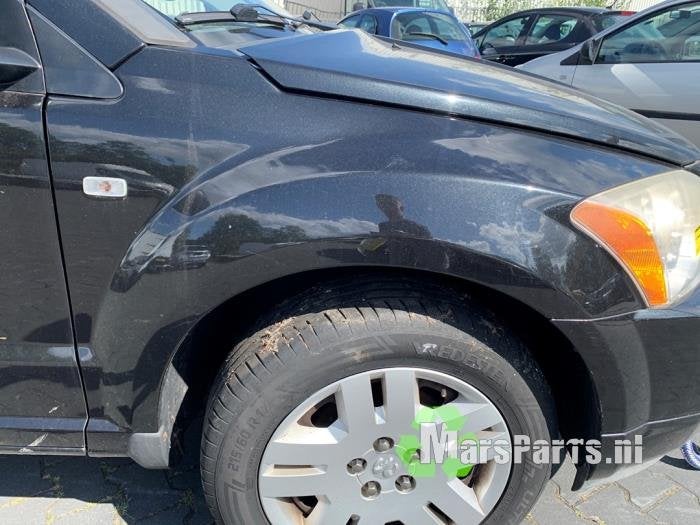 Scherm rechts-voor van een Dodge Caliber, Gebruikt, -, -, Ophalen of Verzenden