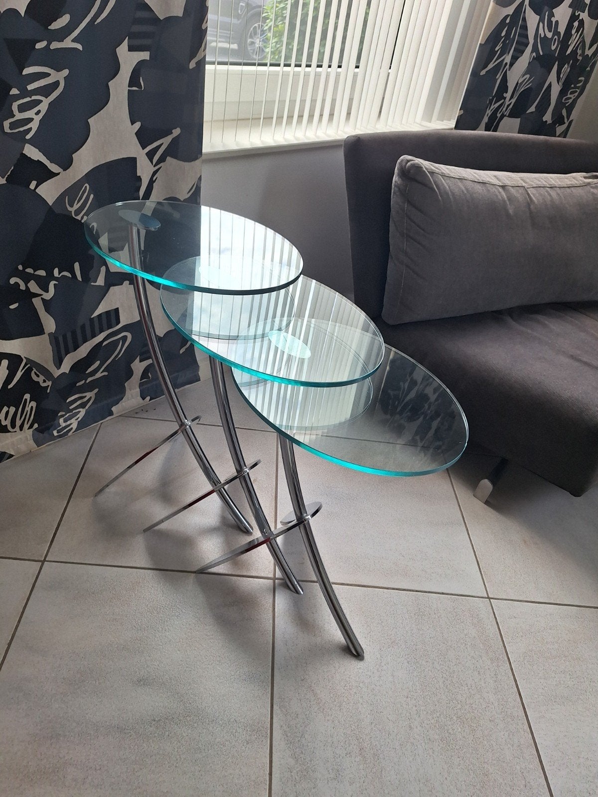 Metaform Papillon bijzettafels - Zo goed als nieuw, Modern design, Rond, 55 tot 75 cm, Ophalen