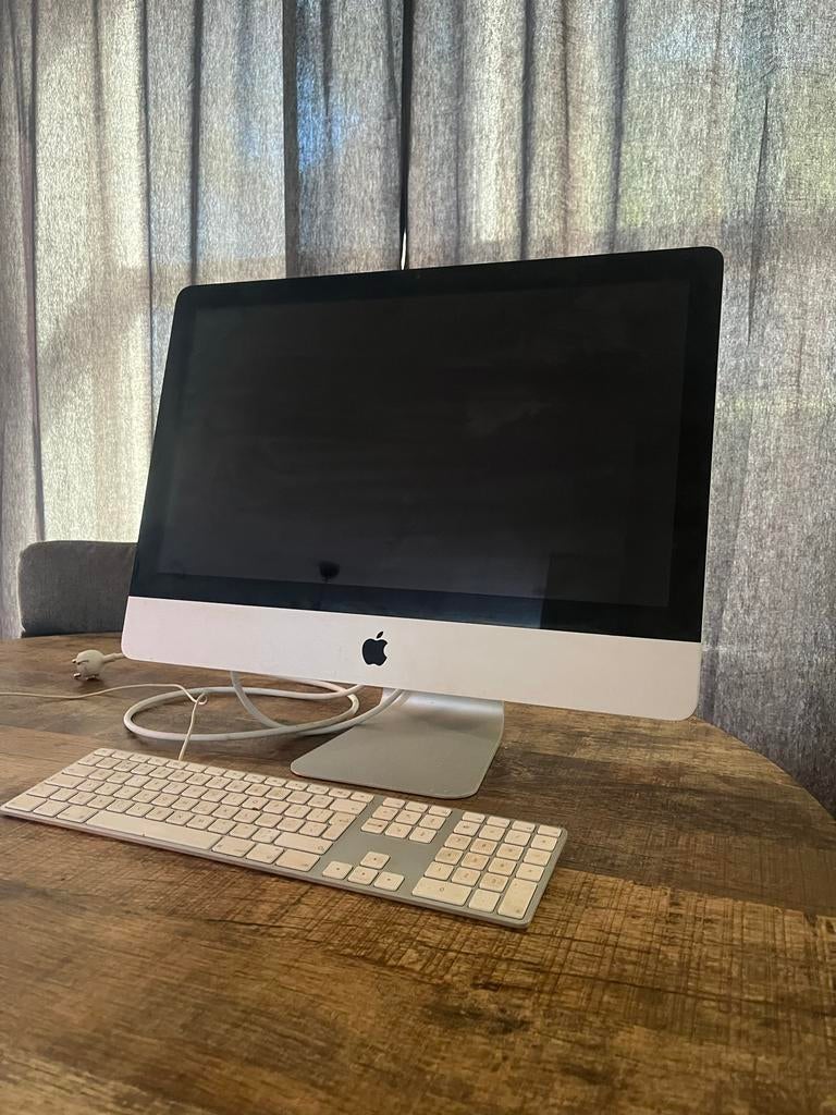 Apple iMac (2010) - Gebruikt met barst in scherm, Computers en Software, Apple Desktops, Zo goed als nieuw, iMac, Onbekend, 32 GB