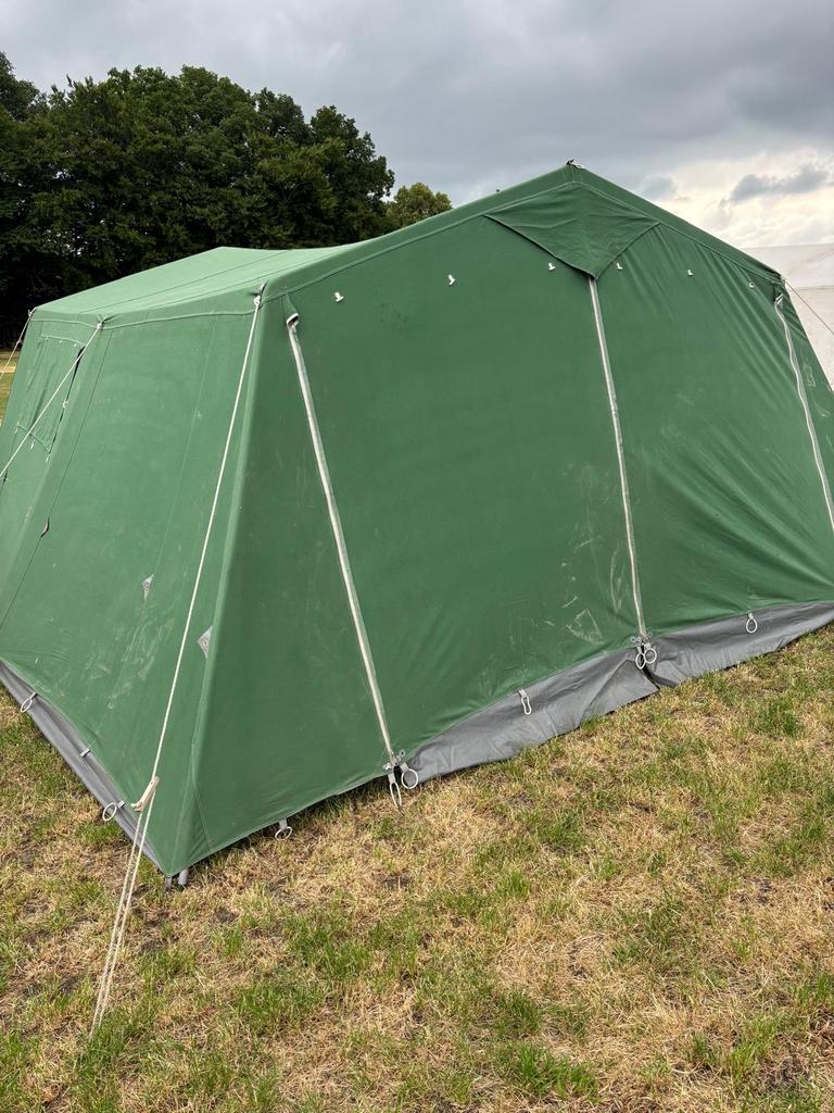 Ruime Groene Tent - Ideaal voor Groepen en festivals, Caravans en Kamperen, Ophalen, Gebruikt, Meer dan 6