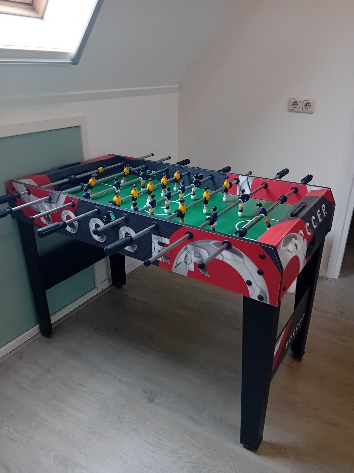 Robuuste voetbaltafel inclusief 3 ballen, Ophalen, Gebruikt
